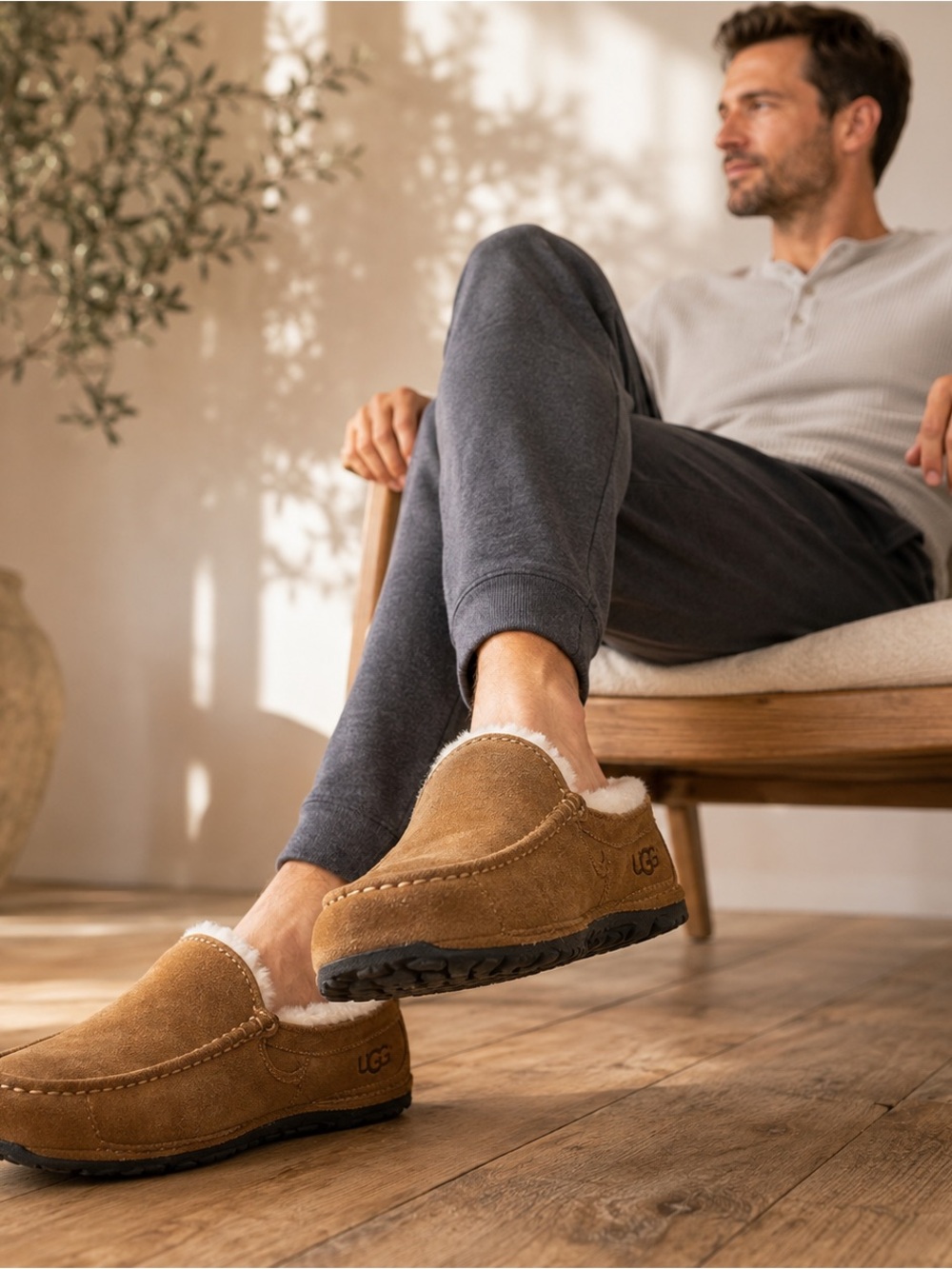 UGG Men’s Suede Sheepskin Lined Slippers Chestnut Size 12 Cozy Indoor/Outdoor